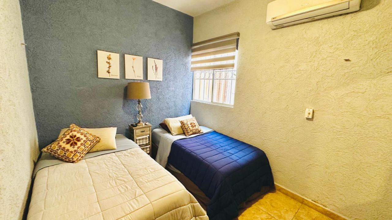 Апартаменти Franks House "Shared House" Канкун Екстер'єр фото